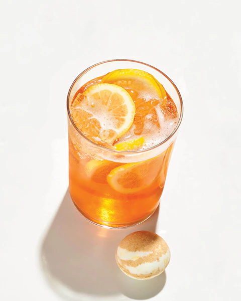 Glass of Arnold Palmer Fizzy Bomb cocktail