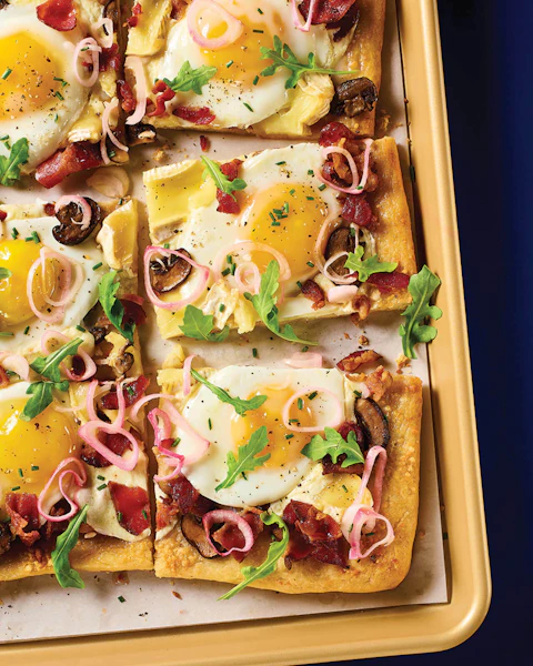 Sweet Bacon Eggs Breakfast Pizza